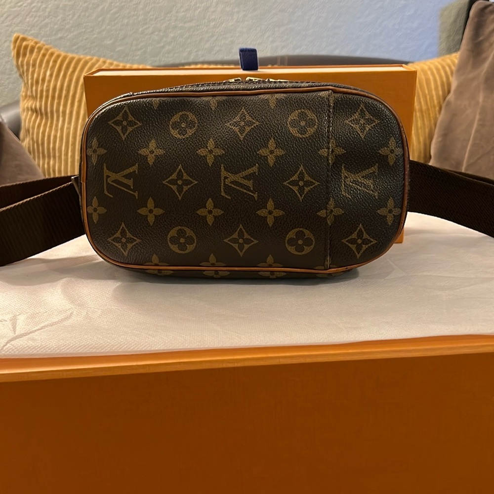Authentic Louis Vuitton Pochette Belt/Body Bag